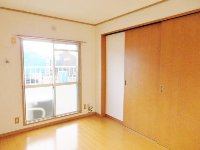 その他　バルコニー側洋室
