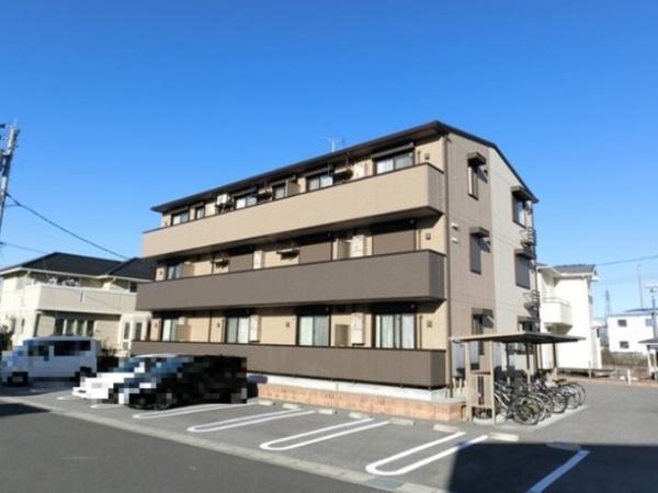 建物外観　軽量鉄骨３階建て