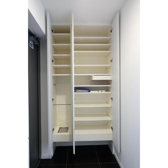 収納　シューズボックス