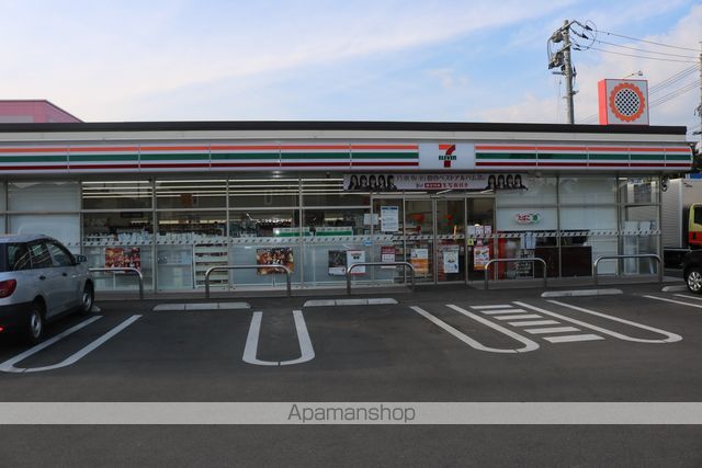 コンビニ　セブンイレブン（コンビニ）まで840m