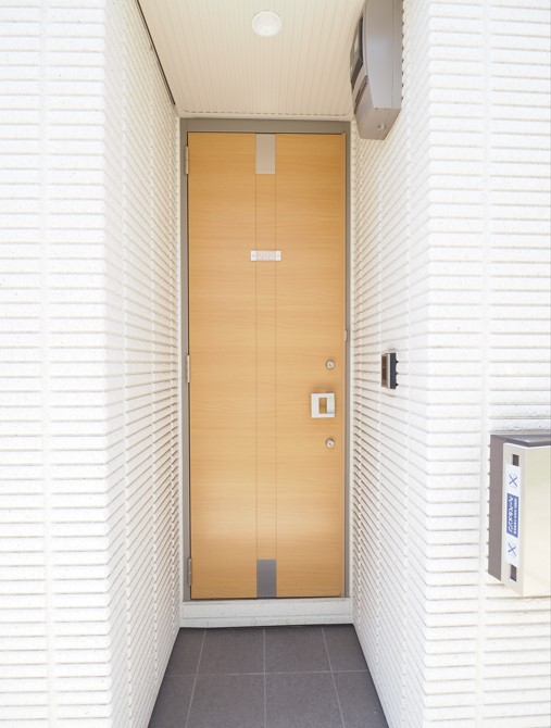 玄関　※同物件別部屋の参考写真