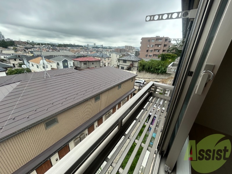 バルコニー　バルコニーはありませんが洗濯物を干すスペースはございます。
