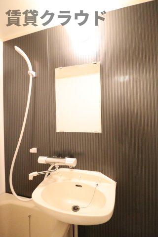 洗面設備　朝の準備に活躍する、洗面台！