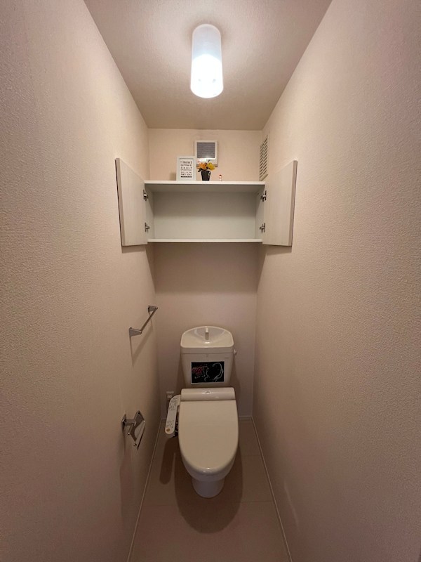 トイレ　同仕様写真(反転タイプ)
