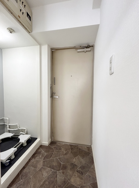 ＪＲ中央線 西八王子駅 徒歩3分 8階建 築42年の玄関写真