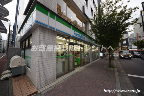 コンビニ　ファミリーマート 千代田小川町店（コンビニ）まで200m