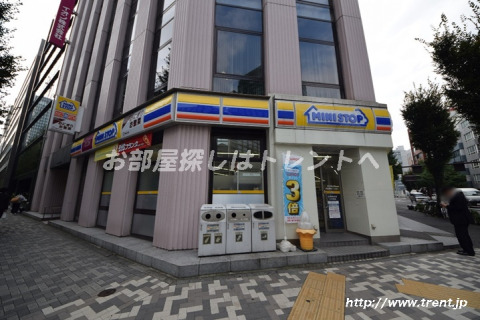 コンビニ　ミニストッププラザ24神田錦1丁目店（コンビニ）まで200m