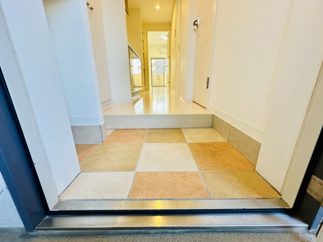 THE RESIDENCE IMAIKEの玄関写真