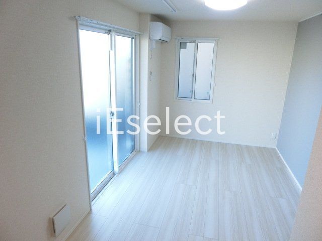 居室・リビング　2面採光のお部屋です