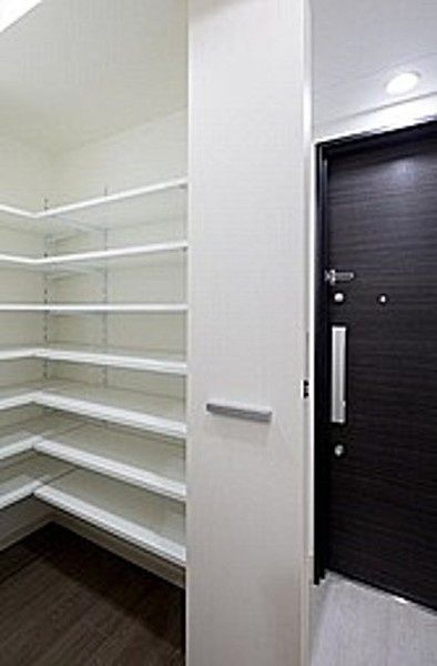 玄関　収納もある玄関です