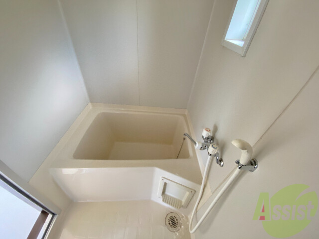 バス・シャワールーム　風呂とトイレは別になっているので、ゆっくりと入浴出来ます。