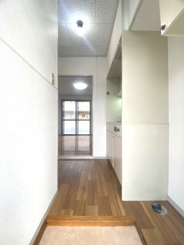 シャルマンハゴロモA棟の玄関写真