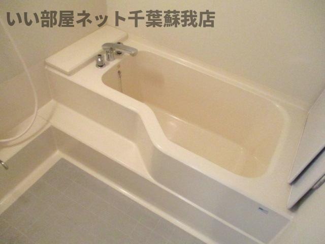 バス・シャワールーム　落ち着いた空間のお風呂です