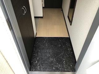 玄関　トイレ内の収納棚