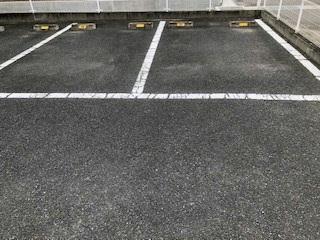 駐車場　独立式の洗面台