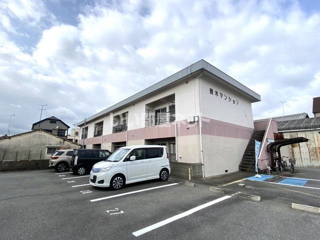 【和歌山市鳴神のマンションの駐車場】