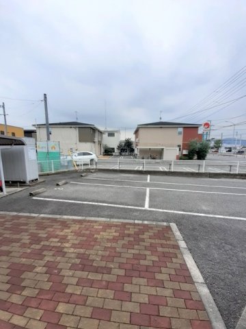 【福山市加茂町のアパートの駐車場】