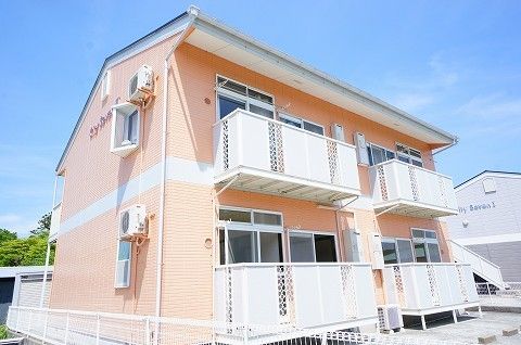 【本宮市仁井田のアパートの建物外観】