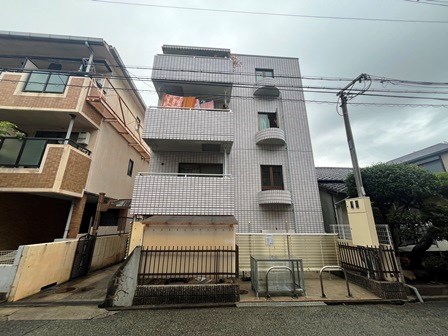 尼崎市杭瀬南新町のマンションの建物外観