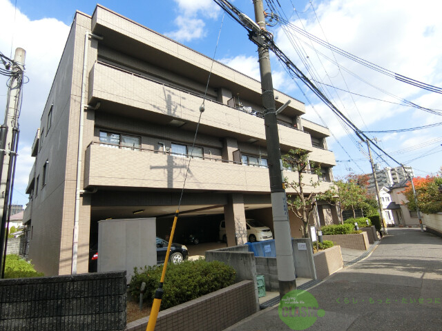 吹田市千里丘上のマンションの建物外観