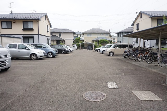 【仙台市青葉区南吉成のアパートの駐車場】