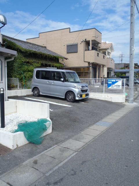 【きそ川ハイツの駐車場】