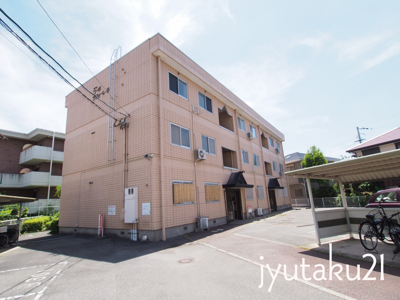 徳島市名東町のマンションの建物外観