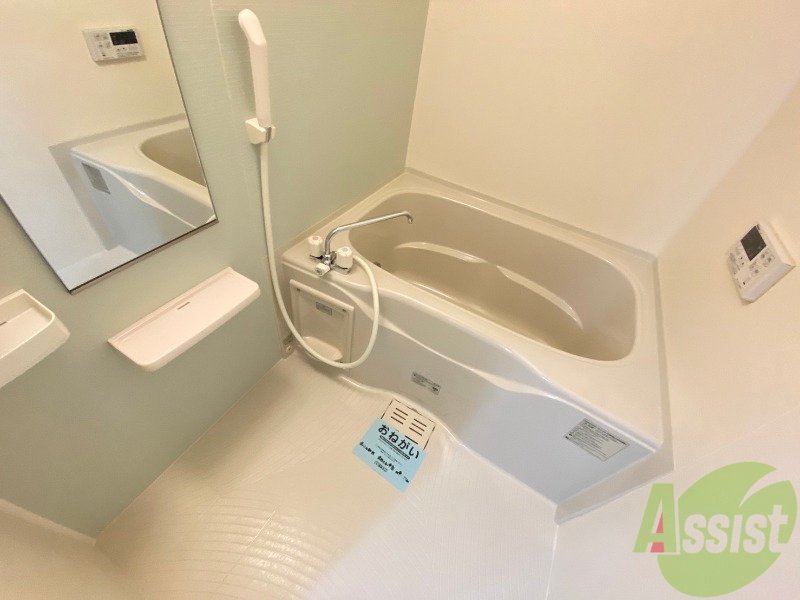 バス・シャワールーム　追い焚き機能が付いているのでいつでも温かいお風呂に入れますよ