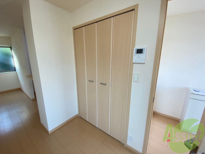 収納　収納はこちらのクローゼットをお使いください。