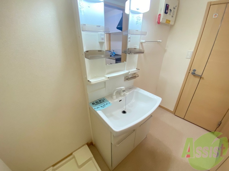 洗面設備　洗面台は独立しています。朝の身支度はこちらでどうぞ～