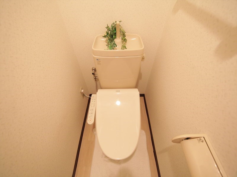 トイレ　温水洗浄暖房便座付トイレ