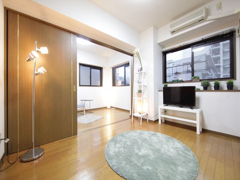 居室・リビング　ＬＤＫ9帖　洋室5.7帖　つなげても仕切っても使えます