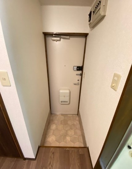 玄関　※別部屋参考画像