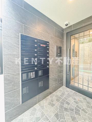 エントランス　落ち着いたエントランスです