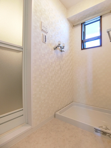 洗面設備　脱衣所！床張り替え、防水パン交換済み♪