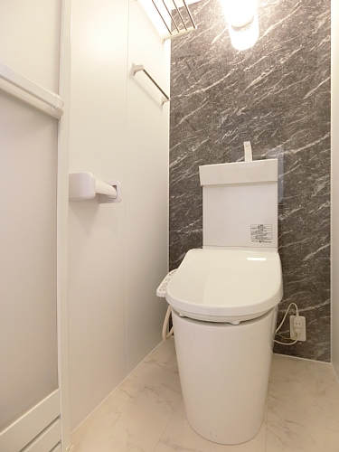 トイレ　バストイレ分離のリフォーム工事を実施♪温水洗浄便座付き！