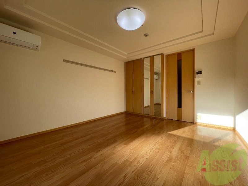 居室・リビング　窓からの光が心地よいお部屋です