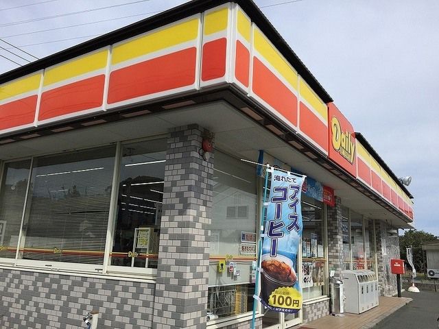 コンビニ　デイリーヤマザキ（コンビニ）まで500m