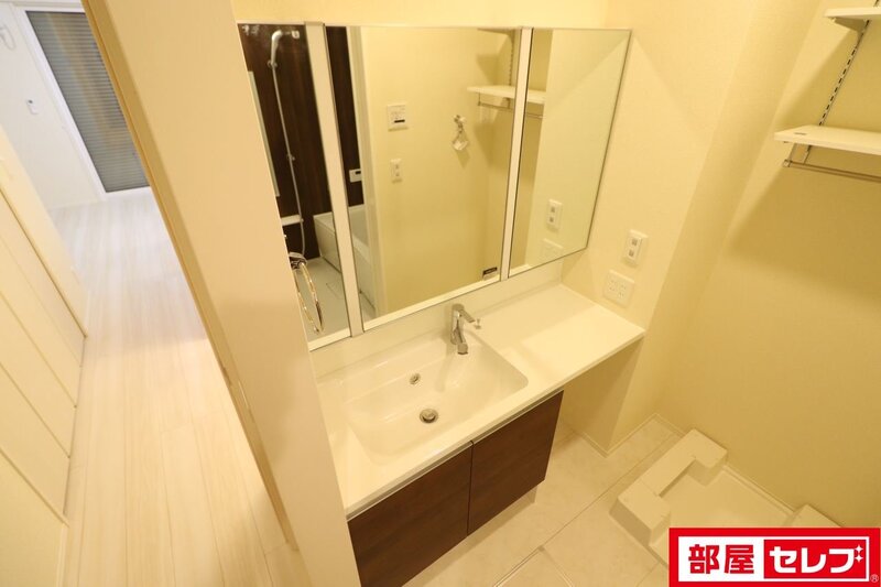 洗面設備　同タイプの１０２号室の写真です。