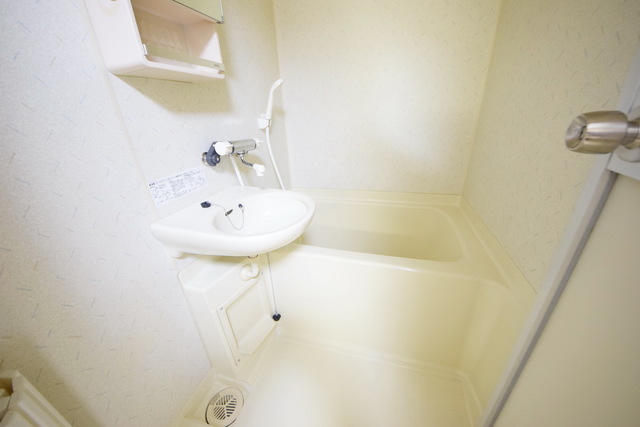 バス・シャワールーム　～一日の疲れを流しましょう～