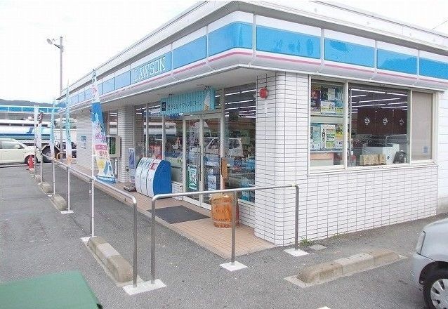 コンビニ　ローソン（コンビニ）まで890m