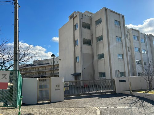 小学校　宝塚市立長尾小学校（小学校）まで672m