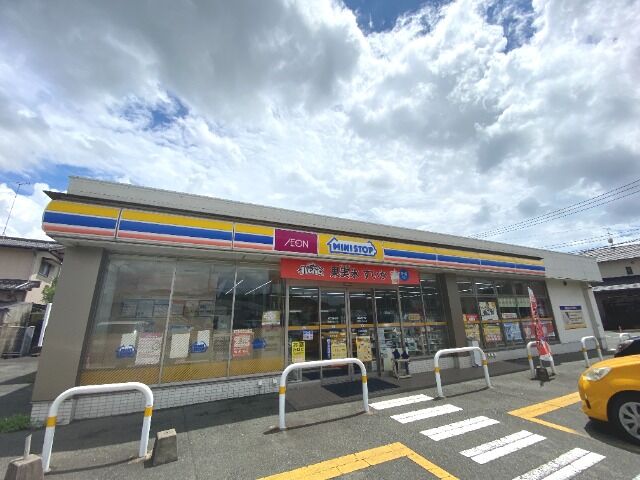 コンビニ　ミニストップ岡垣百合ヶ丘店（コンビニ）まで523m