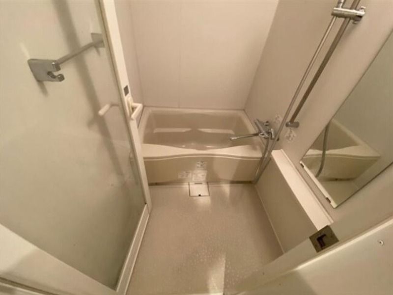 バス・シャワールーム　コンパクトで使いやすいお風呂です