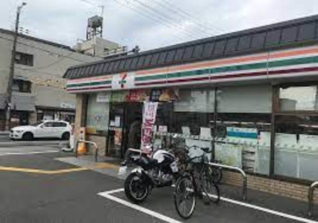 コンビニ　セブンイレブン西京極運動公園店（コンビニ）まで627m