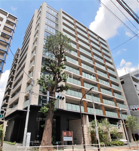 建物外観　シックで落ち着きのある佇まいは分譲ならではですね