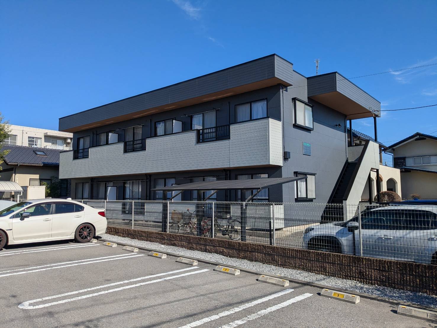 建物外観　外観塗装済み