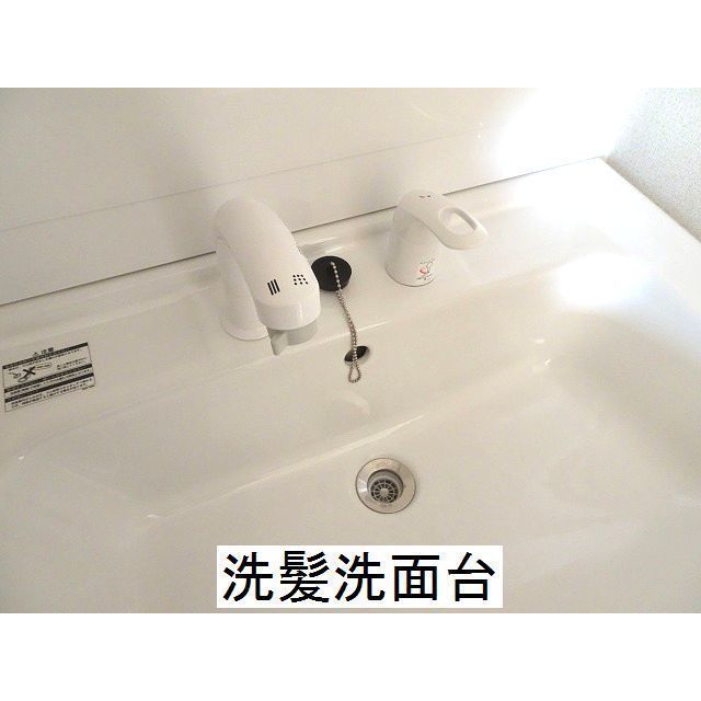 洗面設備　シャワー付洗面化粧台