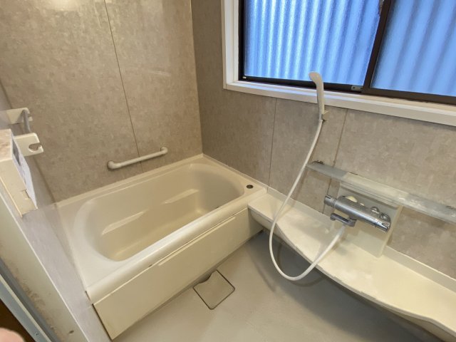バス・シャワールーム　追い焚き機能付きの浴室　（2023年1月撮影）