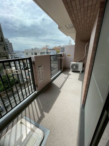 バルコニー　※現状を優先とします（内装設備が異なる場合がございます） ※